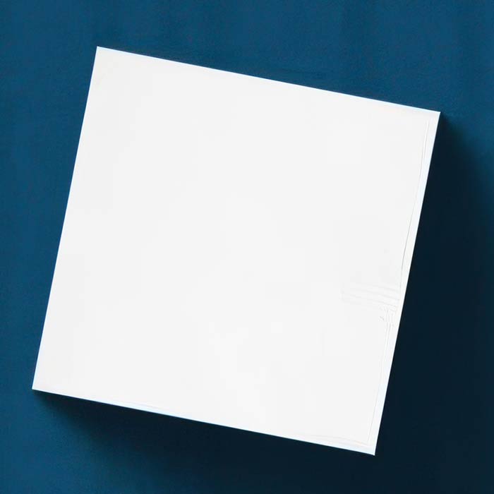 Elegant White Napkins Ideal for Any Event, Enhancing Table Settings with a Touch of Sophistication